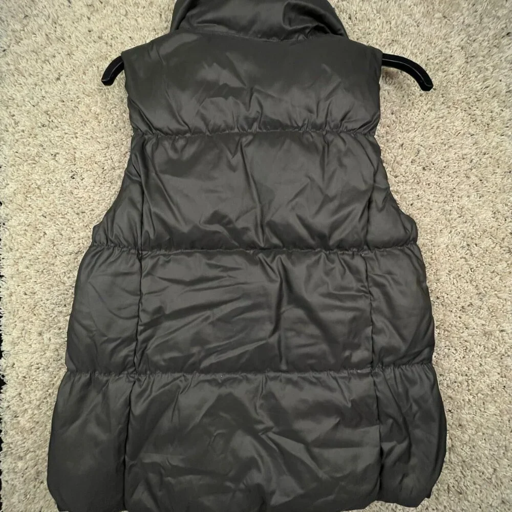 Gap Down Insulated Puffer Vest Women’s Size Medium Full Zip Snap Up w Pockets - Picture 10 of 10